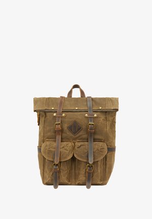 Brauner gewachster Canvas-Rucksack mit Lederträgern und Akzenten. Verfügt über einen Rollverschluss, Fronttaschen und Details aus Metall.