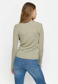 Soft Rebels SRFENJA STRIPE O-NECK TOP - Hosszú ujjú felső -  martini olive