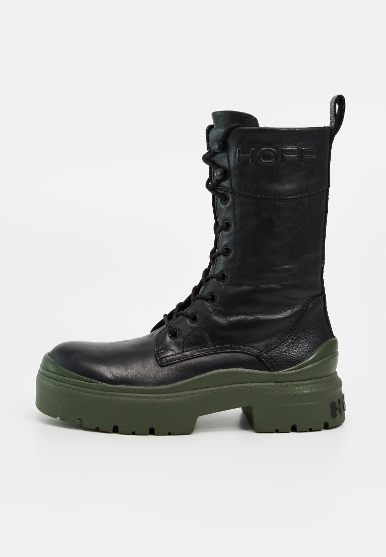 Botas con cordones