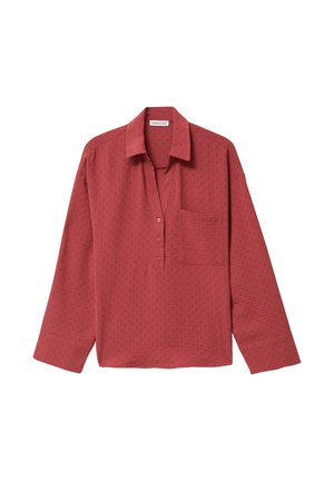 Camicia rossa a maniche lunghe con motivo strutturato, colletto aperto, patta con tre bottoni e taschino sul petto. Tessuto morbido con vestibilità comoda.