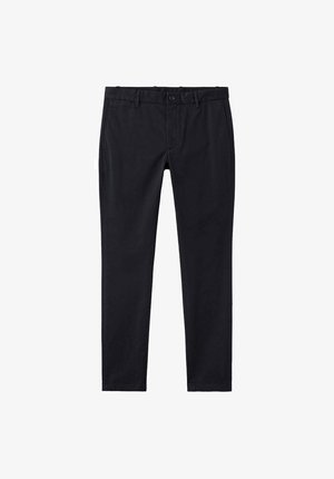 Pantalones chinos negros con un diseño de ajuste entallado, confeccionados en tela de algodón, con cierre de botones y bolsillos estándar. Textura suave, con detalles mínimos.