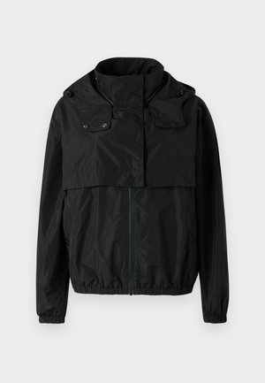 Casaco corta-vento preto com um colarinho alto, fecho de zíper frontal, punhos elásticos e um design cropped. Tecido liso e leve, sem padrões.