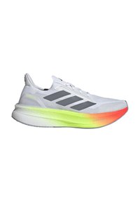 Chaussure de sport blanche avec des accents gris, dessus en maille léger, et une semelle extérieure dégradée allant du vert à l'orange. Marque notable sur le côté.