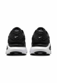 Scarpe sportive nere con tomaia in rete, collo imbottito e una suola intermedia bianca con accenti neri. Perforazioni notevoli sul tallone.