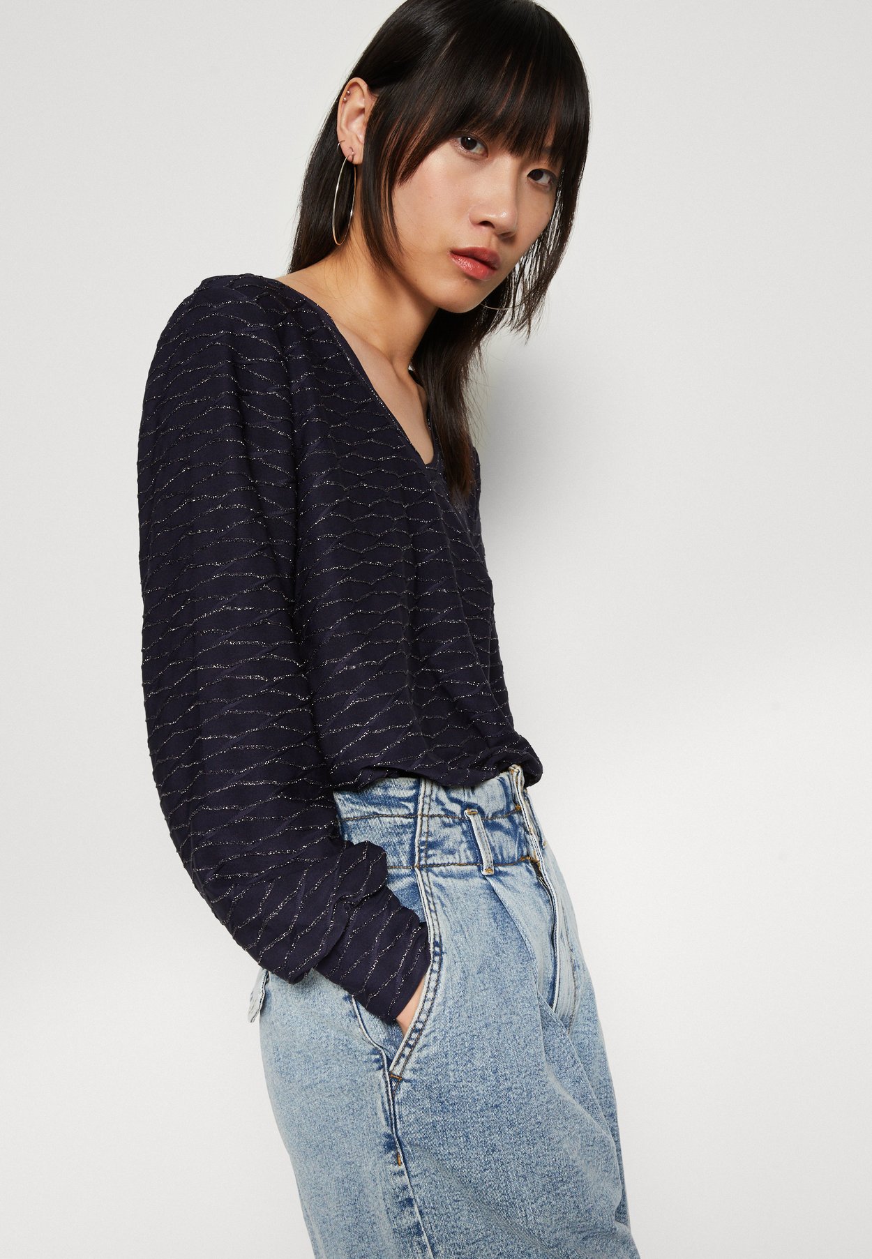 ONLASTRA V NECK GLITTER 