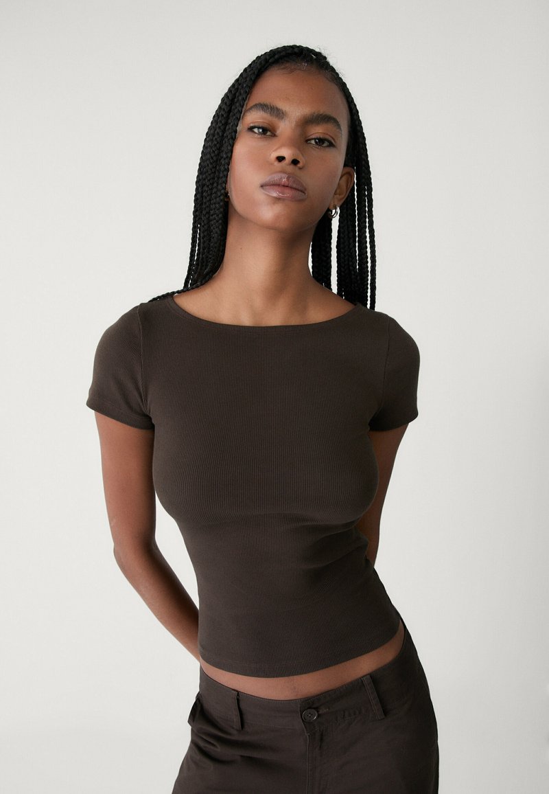 Stradivarius - BOAT NECK - Basic T-shirt - dark brown, Enlarge
