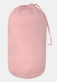 Ljusrosa dragskoåse tillverkad av slät fiber, oval form, samlad topp med snörstängning, minimalistisk design.