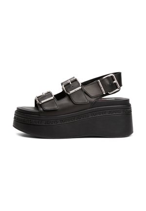 Sandále s klinovým opätkom - black