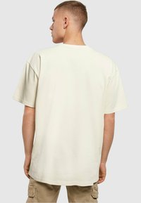 Merchcode FRIDA KAHLO TE AMO OUTLINE HEAVY OVERSIZE TEE - T-shirts med print - sand
