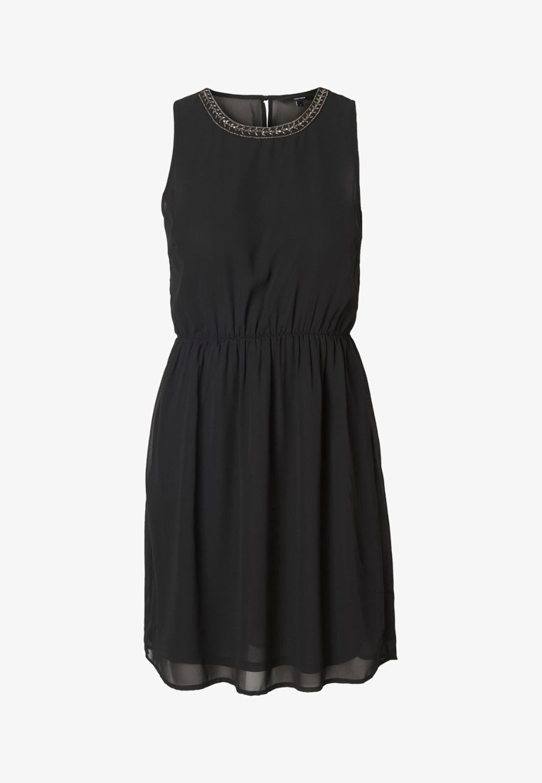 Robe noire sans manches avec taille froncée et col décoratif en perles, longueur genou avec un ourlet légèrement transparent.