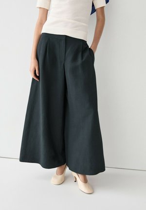 Massimo Dutti, FLOWING PLEATED WIDE-LEG PANTS - Stoffhose - dark blue