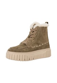 Groene suede winterlaars met een dikke beige geribbelde zool, beige veters, witte bontvoering rond de enkel en decoratieve stitching aan de zijkant.