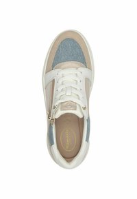 Sneaker bianca e beige con dettagli in denim, dotato di un design con lacci, particolare con zip e un morbido rivestimento interno. Punta arrotondata.