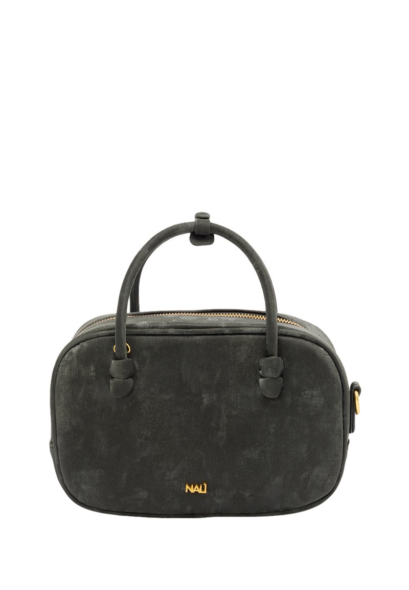 Borsa a mano in tessuto nero con una texture liscia, cima arrotondata, doppio manico, cerniera dorata e logo. Forma rettangolare, design compatto.