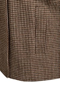 Braun-beige Hahnentritt-musterter Stoff mit einer vertikalen Einschubtasche an einem maßgeschneiderten Kleidungsstück.