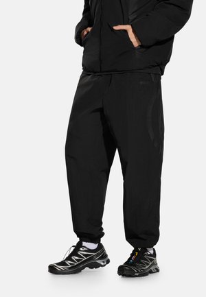 - Spodnie treningowe