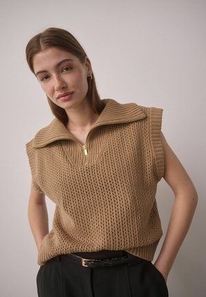 REGULAR FIT FUNNEL NECK - Lihtne T-särk - camel