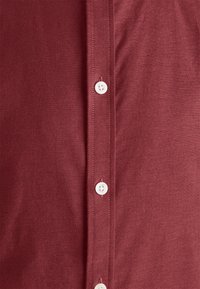 Lindbergh OXFORD SUPERFLEX - Camisa - dark red
