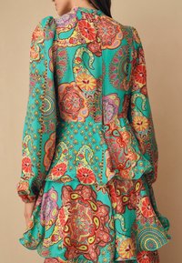 Next PREMIUM LONG SLEEVE TIERED BOHO OCCASION - Maksikleit - bright green paisley print