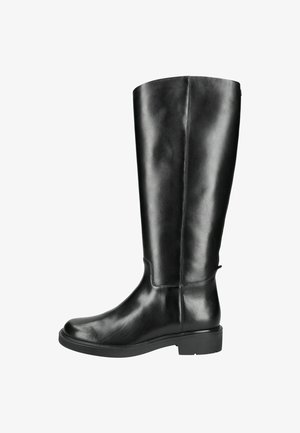 Botte en cuir noire montante, à la surface lisse, avec un bout rond et un petit talon carré. Présente des coutures minimales et une silhouette épurée.