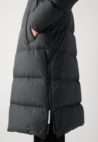 Marc O'Polo PUFFER COAT WITH HOOD SIDE SLITS WITH ZIPPER WELT POCKETS BACKPACK BELTS - Dūnu mētelis - light graphite