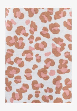 Tessuto con stampa leopardata caratterizzato da grandi macchie marroni e rosa su sfondo bianco, con una superficie morbida e testurizzata.