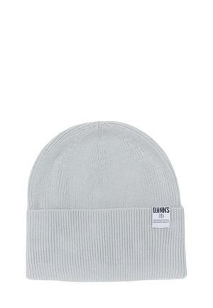 Bonnet côtelé gris clair avec revers plié et petite étiquette rectangulaire sur le côté du revers indiquant "DJINNS".