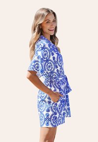 Cupshe BELTED ORNATE PRINT ROMPER - Jumpsuit - blue white
