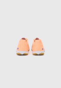 adidas Performance F50 CLUB UNISEX - Botines de fútbol sala - beam orange/lucid blue/ftwr white