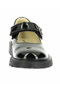 Scarpe Mary Jane in pelle verniciata nera con una fascia decorativa, fibbia in metallo e una robusta suola in gomma nera. Finitura liscia e lucida.