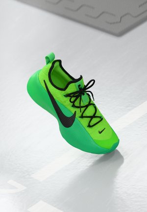 LEBRON TR 1 - Chaussures fitness - green strike/fir/green shock