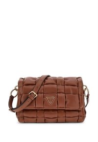 Bruine crossbody-tas van imitatieleren met doorgestikt ontwerp, hardware in goudkleur en verstelbare riem. Voorzien van een logoplaatje aan de voorkant.