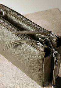 Next SMALL REGULAR FIT - Schoudertas - khaki green