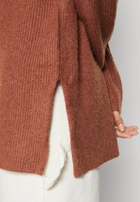 ONLY ONLKATIA LOOSE HIGH NECK  - Džemperis - friar brown melange