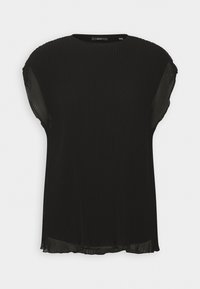 Blouse noire à manches courtes avec de fines plis verticaux, encolure ronde et tissu légèrement transparent aux manches et à l'ourlet.
