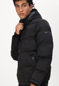 Guess STRETCH JACKET - Ziemas jaka - jet black