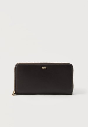 Portefeuille en cuir noir avec fermeture éclair tout autour, logo BOSS doré et tirette de fermeture dorée, présenté fermé sur un fond clair uni.