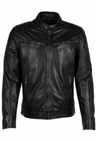 Zwarte leren jas met een opstaande kraag, ritssluiting aan de voorkant en vier ritszakken. Bevat gequiltte schouderdetails en een gladde afwerking.