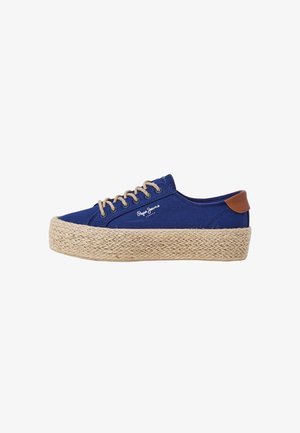 Blue canvas sneaker with beige woven platform sole, beige laces, brown heel patch, and "Pepe Jeans London" logo on the side.
