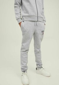 Jack & Jones Junior JPSTLOGO - Träningsbyxor - light grey melange