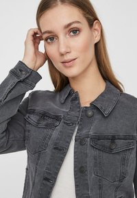 Vero Moda VMHOT SOYA  - Veste en jean - medium grey denim