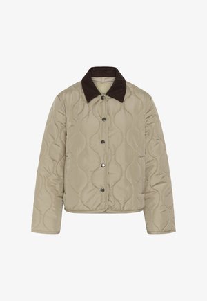 Beige gesteppte Jacke mit wellenförmiger Steppung, dunkelbraunem Kragen, Knopfleiste vorne und langen Ärmeln.