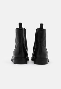 Vagabond Botines - black
