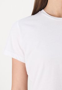 Thumbnail Image 6
