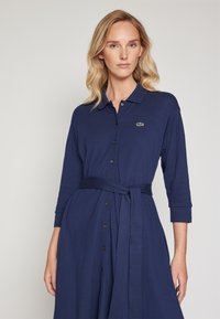Lacoste Blousejurk - navy blue