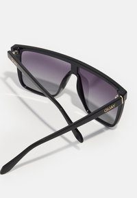 QUAY AUSTRALIA NIGHTFALL OVERSIZED UNISEX - Sunglasses - black/smoke