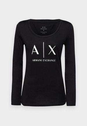 Camisa preta de manga longa feita de algodão; apresenta um decote redondo. Texto gráfico branco centralizado "A|X ARMANI EXCHANGE" impresso em destaque.