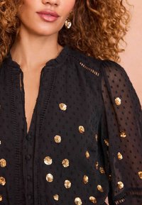Love & Roses REGULAR FIT - SEQUIN POLKA DOT V NECK - Maxi šaty - black