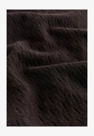 Tumepruun textuuriga kangas peene mustriga, mis näitab pehmeid kiude ja lainelist välimust, ideaalne rõivaste või polstri jaoks.