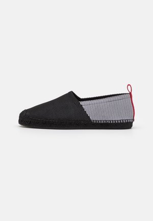 SANNES - Espadrillos - black